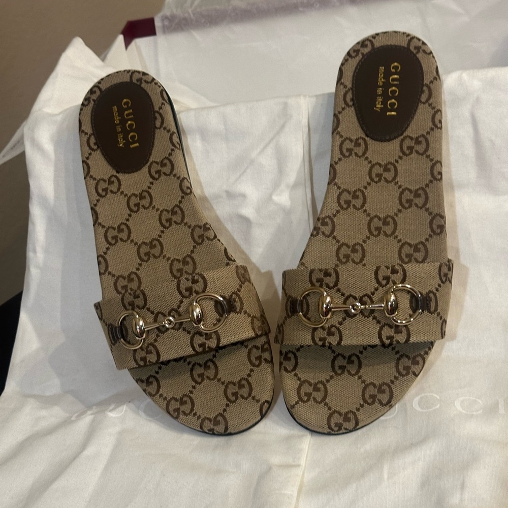 Gucci Women's slide sandal with Horsebit